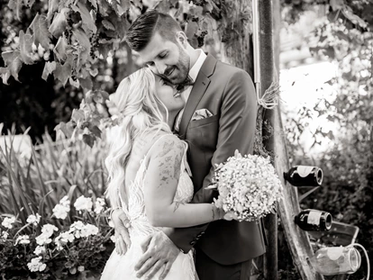 Hochzeitsfotos - Fotobox mit Zubehör - Prapra - Ein tolles Paar - Monika Wittmann Photography