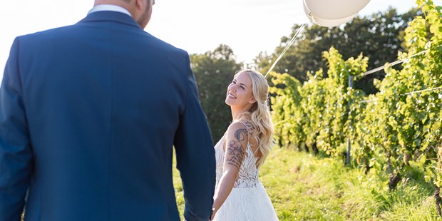 Hochzeitsfotos - zweite Kamera - Wiener Neudorf - Happy bride - Monika Wittmann Photography