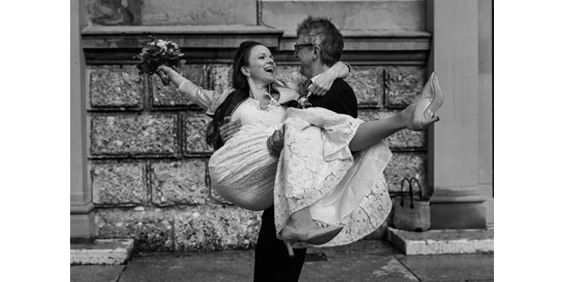 Hochzeitsfotos - Art des Shootings: Portrait Hochzeitsshooting - Steinach (Bad Goisern am Hallstättersee) - Just married... - Andrea Kühl - coolwedding photography
