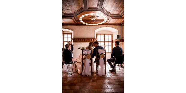 Hochzeitsfotos - zweite Kamera - Rieden (Landkreis Ostallgäu) - Bei einer wunderschönen Hochzeit im Jonas Schlössle durfte ich das Ehepaar Jäger begleiten. - Glücksbild Fotografie