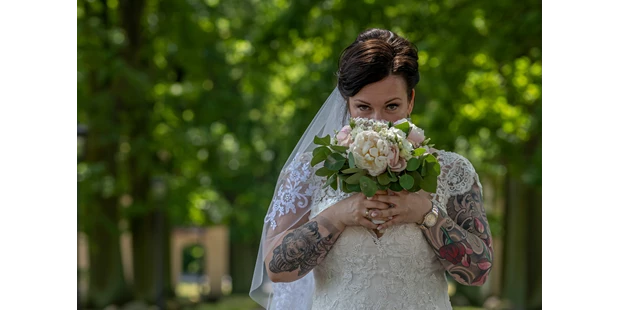 Hochzeitsfotos - Copyright und Rechte: Bilder auf Social Media erlaubt - Vetschau - Nina - Roland Schlegel