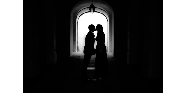 Hochzeitsfotos - Art des Shootings: Fotostory - Böllen - Bild beim Brautpaarshooting - Wedding Dreaming