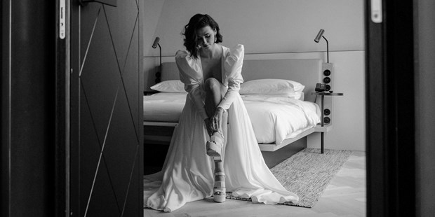 Hochzeitsfotos - Art des Shootings: Trash your Dress - Fließ - Just You Photography