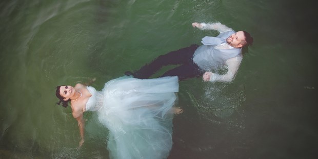 Hochzeitsfotos - Art des Shootings: Trash your Dress - Grafenau (Freyung-Grafenau) - Wedding Diaries