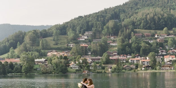 Hochzeitsfotos - zweite Kamera - Seebarn - Hochzeit am wunderschönen Tegernsee / Deutschland - Melanie Nedelko - timeless storytelling
