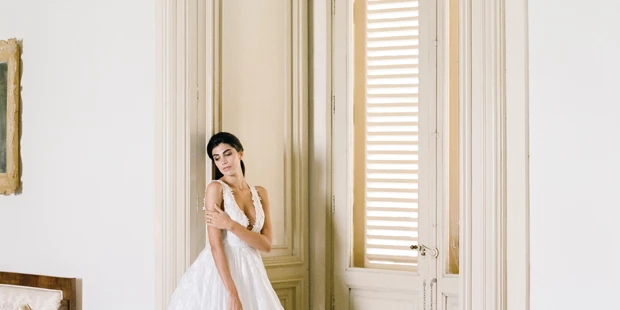 Hochzeitsfotos - Copyright und Rechte: Bilder auf Social Media erlaubt - Neuhof (Ottenschlag) - Brautshooting in einem Palazzo - Melanie Nedelko - timeless storytelling