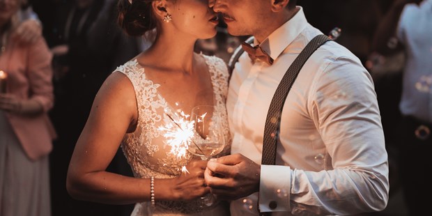 Hochzeitsfotos - Copyright und Rechte: Bilder auf Social Media erlaubt - PLZ 96120 (Deutschland) - Verena & Lukas - SirBenzelot