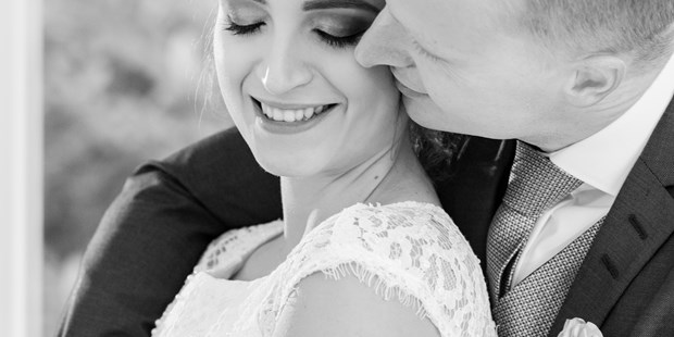 Hochzeitsfotos - Copyright und Rechte: Bilder auf Social Media erlaubt - Niedersachsen - Kathrin Halbhuber von Foto Moments
