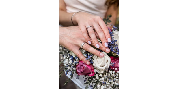 Hochzeitsfotos - Copyright und Rechte: Bilder auf Social Media erlaubt - Maria-Lanzendorf - Sophisticated Wedding Pictures