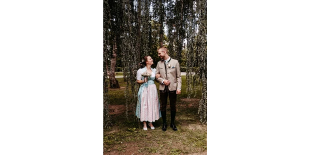 Hochzeitsfotos - Copyright und Rechte: Bilder auf Social Media erlaubt - Maria-Lanzendorf - Purelovestories photography VOGT