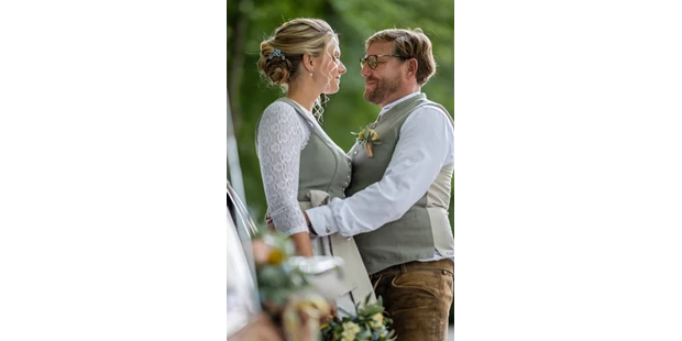 Hochzeitsfotos - Copyright und Rechte: Bilder auf Social Media erlaubt - Wiedenzhausen - Christina Sperschneider 