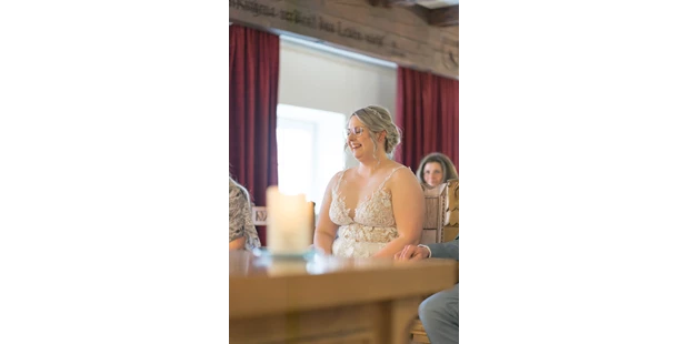 Hochzeitsfotos - Copyright und Rechte: Bilder dürfen bearbeitet werden - Reith bei Seefeld - Dieses Lächeln ist einfach bezaubernd - Sabrina Hohn