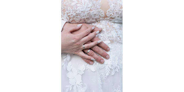 Hochzeitsfotos - Copyright und Rechte: Bilder auf Social Media erlaubt - Wiedenzhausen - Just married! - Sabrina Hohn