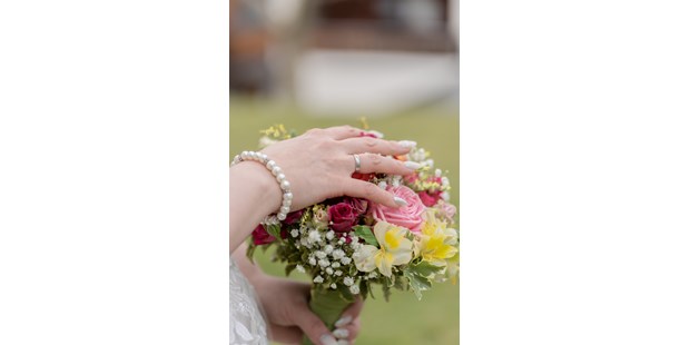 Hochzeitsfotos - Copyright und Rechte: Bilder dürfen bearbeitet werden - Hinterklam - Detailaufnahme - Sabrina Hohn