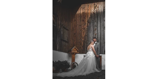 Hochzeitsfotos - Art des Shootings: Portrait Hochzeitsshooting - Lehen (Telfs) - Dieses Brautkleid-einfach bezaubernd - Sabrina Hohn