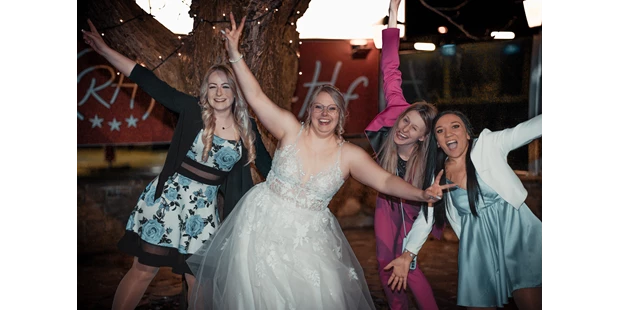 Hochzeitsfotos - Copyright und Rechte: Bilder auf Social Media erlaubt - Ravensburg - Ja, was soll man dazu noch sagen? Sie hatten alle definitiv sehr viel Spaß - Sabrina Hohn