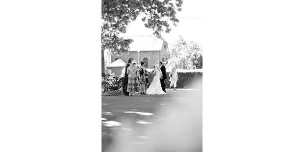 Hochzeitsfotos - Copyright und Rechte: Bilder auf Social Media erlaubt - Nottuln - Hochzeitsfoto von Christopher Kühn - Kühn Fotografie
https://www.kuehnfotografie.de - Kühn Fotografie