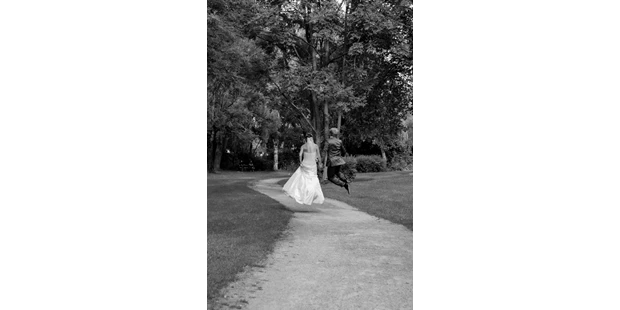 Hochzeitsfotos - Art des Shootings: After Wedding Shooting - Walluf - Hochzeitsfoto von Christopher Kühn - Kühn Fotografie
https://www.kuehnfotografie.de - Kühn Fotografie