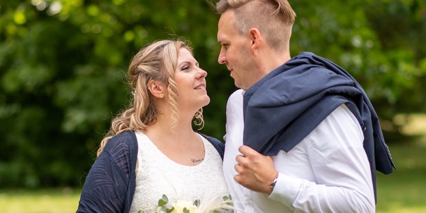 Hochzeitsfotos - Copyright und Rechte: Bilder auf Social Media erlaubt - Schleiden - FotoMor