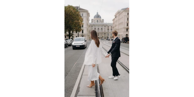 Hochzeitsfotos - Berufsfotograf - Labuch - Verlobungsshooting in Wien. - Clara Buchberger
