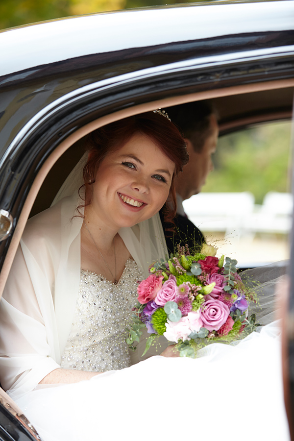 Hochzeitsfotograf - Ankunft der Braut vor der Trauung  - ST.ERN Photography