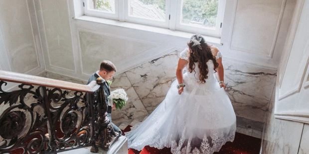 Hochzeitsfotos - Art des Shootings: 360-Grad-Fotografie - Düngenheim - Authentischer Schnappschuss aus der Situation heraus auf der Treppe :) - Jean Visuals