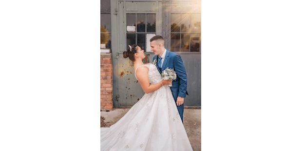 Hochzeitsfotos - zweite Kamera - Rauchenwarth - Während dem Brautpaarshooting die Liebe festhalten - Timescape by Malina - Erinnerungen für die Ewigkeit