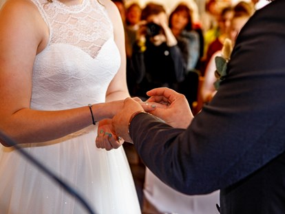 Hochzeitsfotos - Copyright und Rechte: Bilder auf Social Media erlaubt - Sooß (Hürm) - L.Wenzlawski_Photography