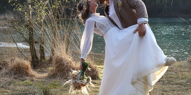 Hochzeitsfotos - Copyright und Rechte: Bilder auf Social Media erlaubt - Niestetal - Janine Hausbrandt Photography 