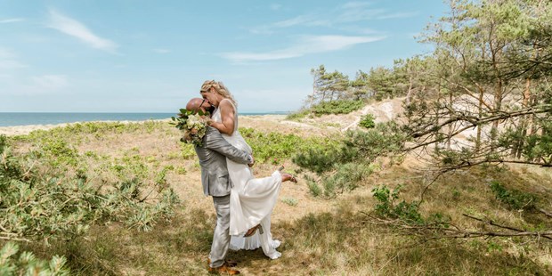 Hochzeitsfotos - Art des Shootings: Fotostory - Fischland - Strandhochzeit an der Ostsee - Viktoria Zehbe