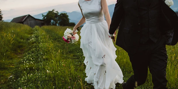Hochzeitsfotos - Copyright und Rechte: Bilder privat nutzbar - Mühlbach (Altmünster) - After Wedding Shooting bei Sonnenuntergang - Katrin Solwold