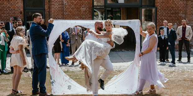 Hochzeitsfotos - Copyright und Rechte: Bilder auf Social Media erlaubt - Rendsburg - TrueToYou