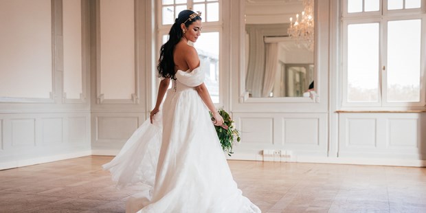 Hochzeitsfotos - Copyright und Rechte: Bilder auf Social Media erlaubt - Abbenrode - Braut auf Schloss Teutschenthal - Freyas Fine Weddings