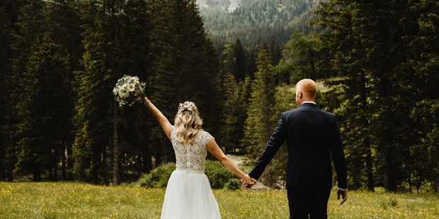 Hochzeitsfotos - Fotobox mit Zubehör - Alpenregion Nationalpark Gesäuse - lisakfoto