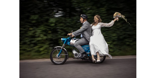 Hochzeitsfotos - Art des Shootings: Trash your Dress - Molfsee - Hochzeitsfotograf Helge Peters - Mo´s Fotostudio