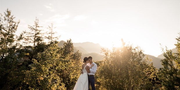 Hochzeitsfotos - Videografie buchbar - Attnang - After Wedding Shooting am kleinen Sonnstein bei Sonnenuntergang - Michael Keplinger