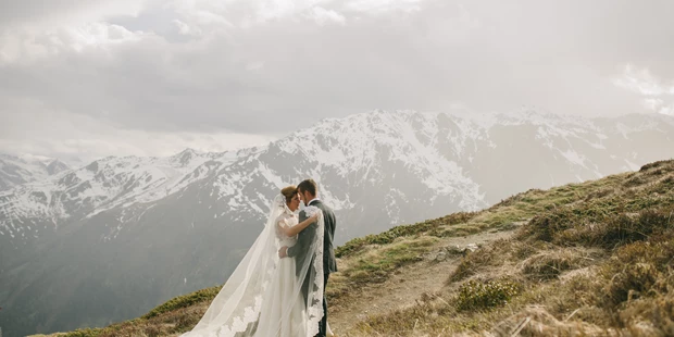 Hochzeitsfotos - Fotobox mit Zubehör - Fucking - Ain't no mountain high enough. - Forma Photography - Manuela und Martin