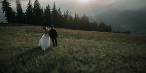 Hochzeitsfotos - Videografie buchbar - Hörbranz - Liebe bei Sonnenuntergang - Forma Photography - Manuela und Martin