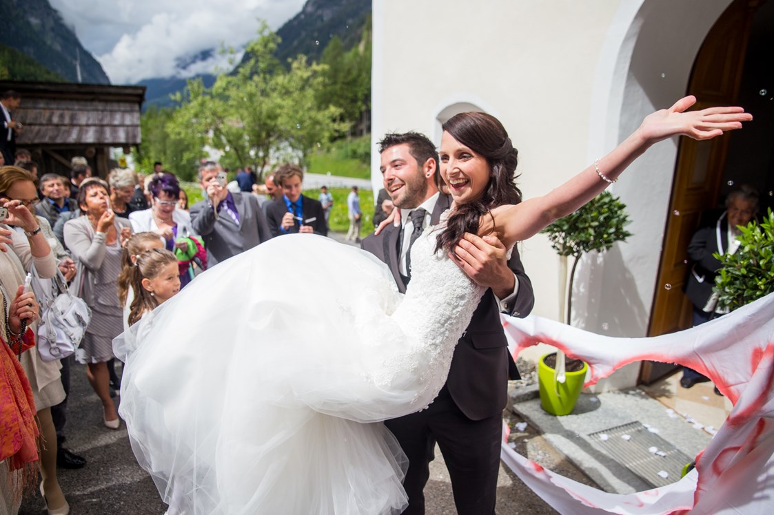 Hochzeitsfotograf: Ein Bild aus der Hochzeit mit Cindy und Michael im Tiroler Pitztal - click & smile photography