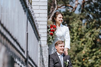 Hochzeitsfotograf: Look into the future - Beim Brautpaarshooting am Locherboden mit einem deutschem Paar welches sich bei uns in Tirol das Ja Wort gab - click & smile photography