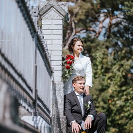 Hochzeitsfotograf: Look into the future - Beim Brautpaarshooting am Locherboden mit einem deutschem Paar welches sich bei uns in Tirol das Ja Wort gab - click & smile photography