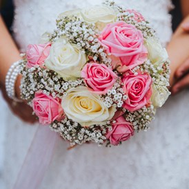Hochzeitsfotograf: Der Brautstrauß - Ein beliebtes und nicht zu vergessendes Hochzeitselement - click & smile photography