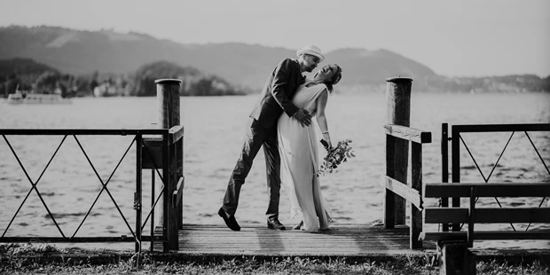 Hochzeitsfotos - Art des Shootings: Trash your Dress - Maria-Lanzendorf - Hochzeit Traunsee 2017 - Weddingstyler