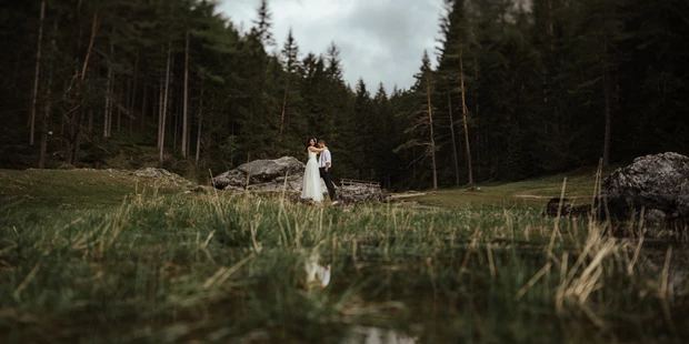 Hochzeitsfotos - Art des Shootings: Trash your Dress - Maria-Lanzendorf - Grüner See 2017 - Weddingstyler