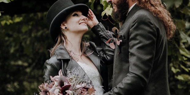 Hochzeitsfotos - Art des Shootings: Hochzeits Shooting - Appenzell - gothic hochzeit, heiraten gothic, gothic stil, fotografin buchen, ausgefallene hochzeit, hochzeitsinspiration, fotografin hochzeit vorarlberg - Daniela Rusch