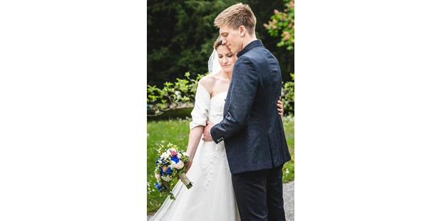 Hochzeitsfotos - Art des Shootings: Trash your Dress - Maria-Lanzendorf - Schloss Eckartsau - In Gedanken versunken - Uwe Rustenbeck Photography