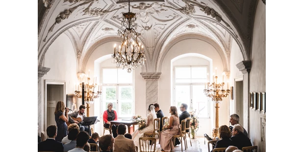 Hochzeitsfotos - Art des Shootings: Trash your Dress - Maria-Lanzendorf - Schloss Atzenbrugg - Zeremonie - Uwe Rustenbeck Photography