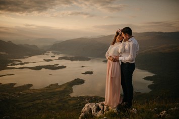 Hochzeitsfotograf: D&D - Engagement shooting oberhalb des Sees in Rama / Bosnien und Herzegowina. - Jure Vukadin