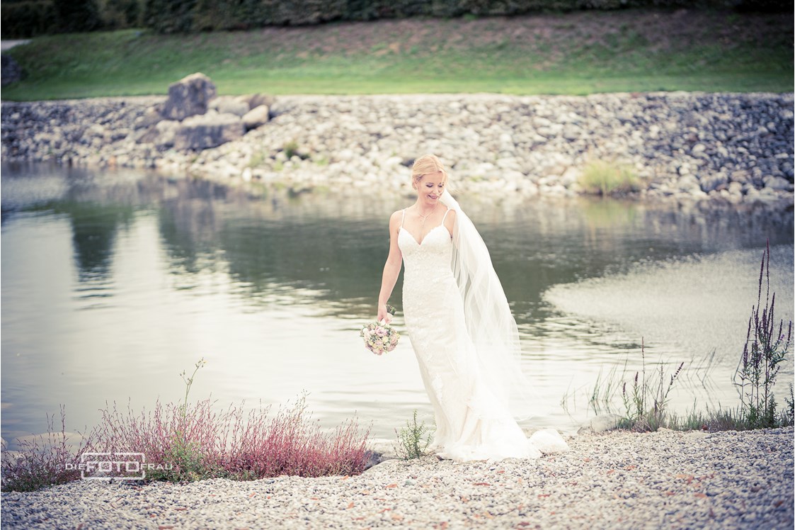 Hochzeitsfotograf: Braut am Metzenhof - DieFotoFrau