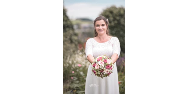 Hochzeitsfotos - Fotostudio - Wels (Wels) - Brautstrauss - DieFotoFrau